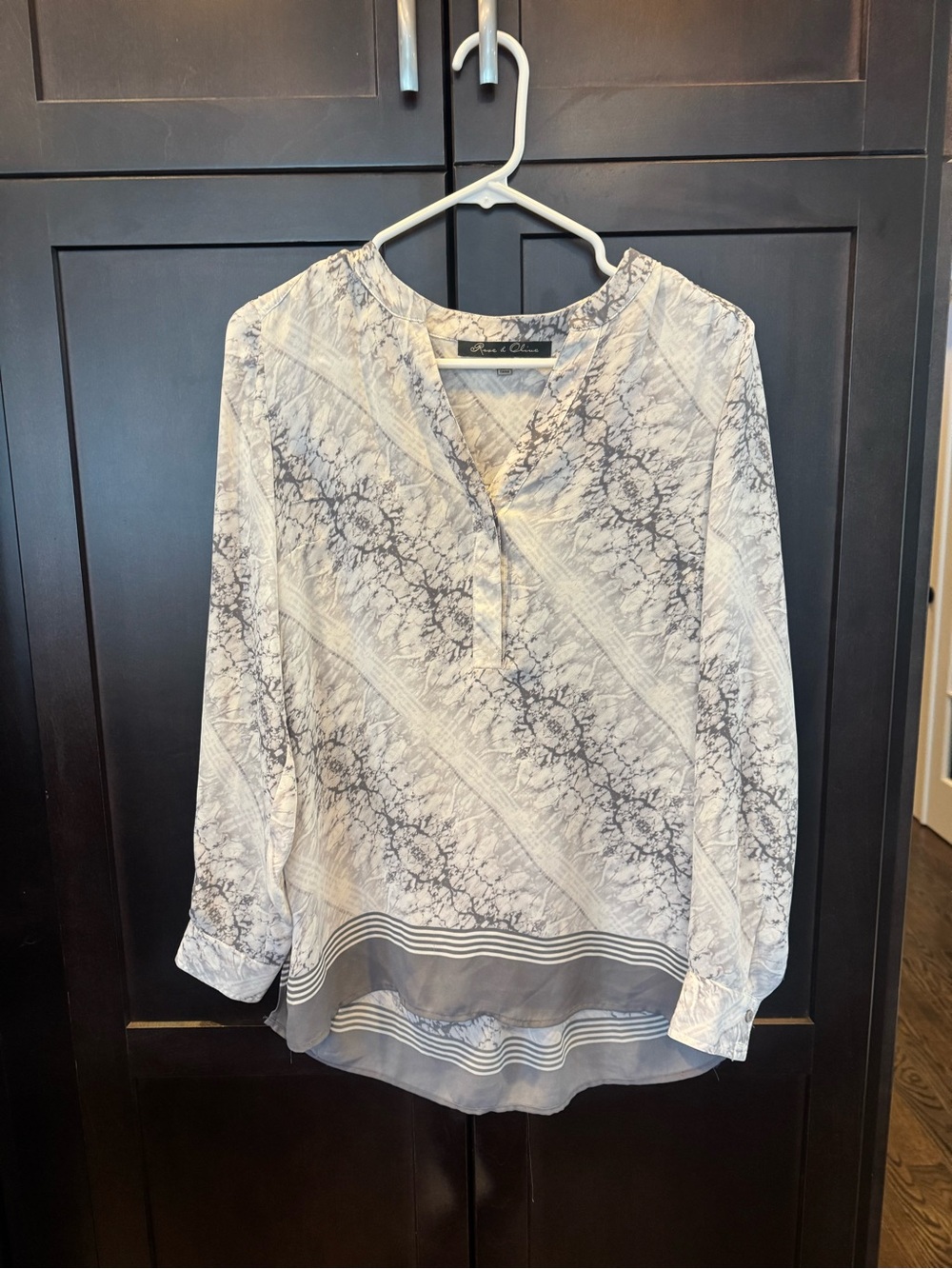 Rose & Olive White and Gray Printed Split-Neck Blouse